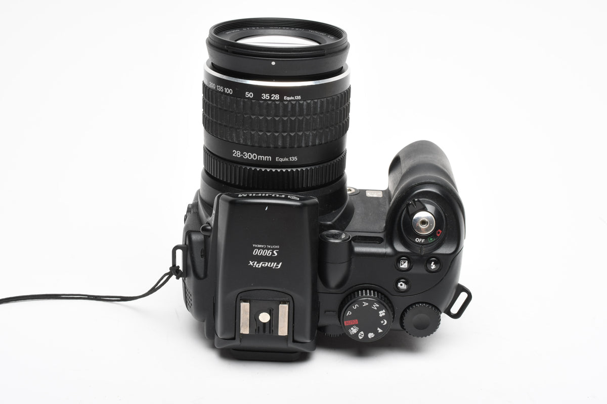Fujifim Finepix S9000 Digital Point&Shoot camera w/UV Filter, Cap, 8GB CF Card, Clean!