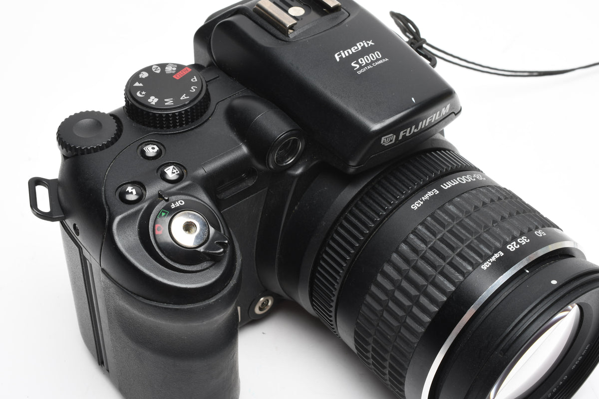Fujifim Finepix S9000 Digital Point&Shoot camera w/UV Filter, Cap, 8GB CF Card, Clean!