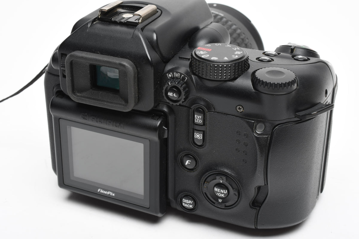 Fujifim Finepix S9000 Digital Point&Shoot camera w/UV Filter, Cap, 8GB CF Card, Clean!
