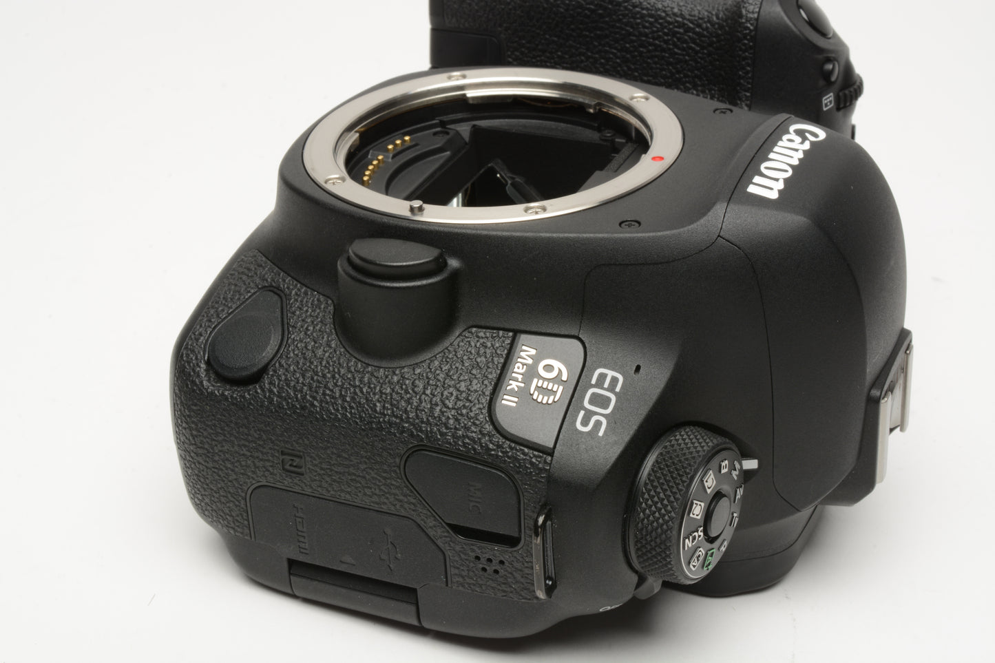 Canon EOS 6D Mark II 26.2MP DSLR body, batt, charger, 4034 acts!! Tested, great!