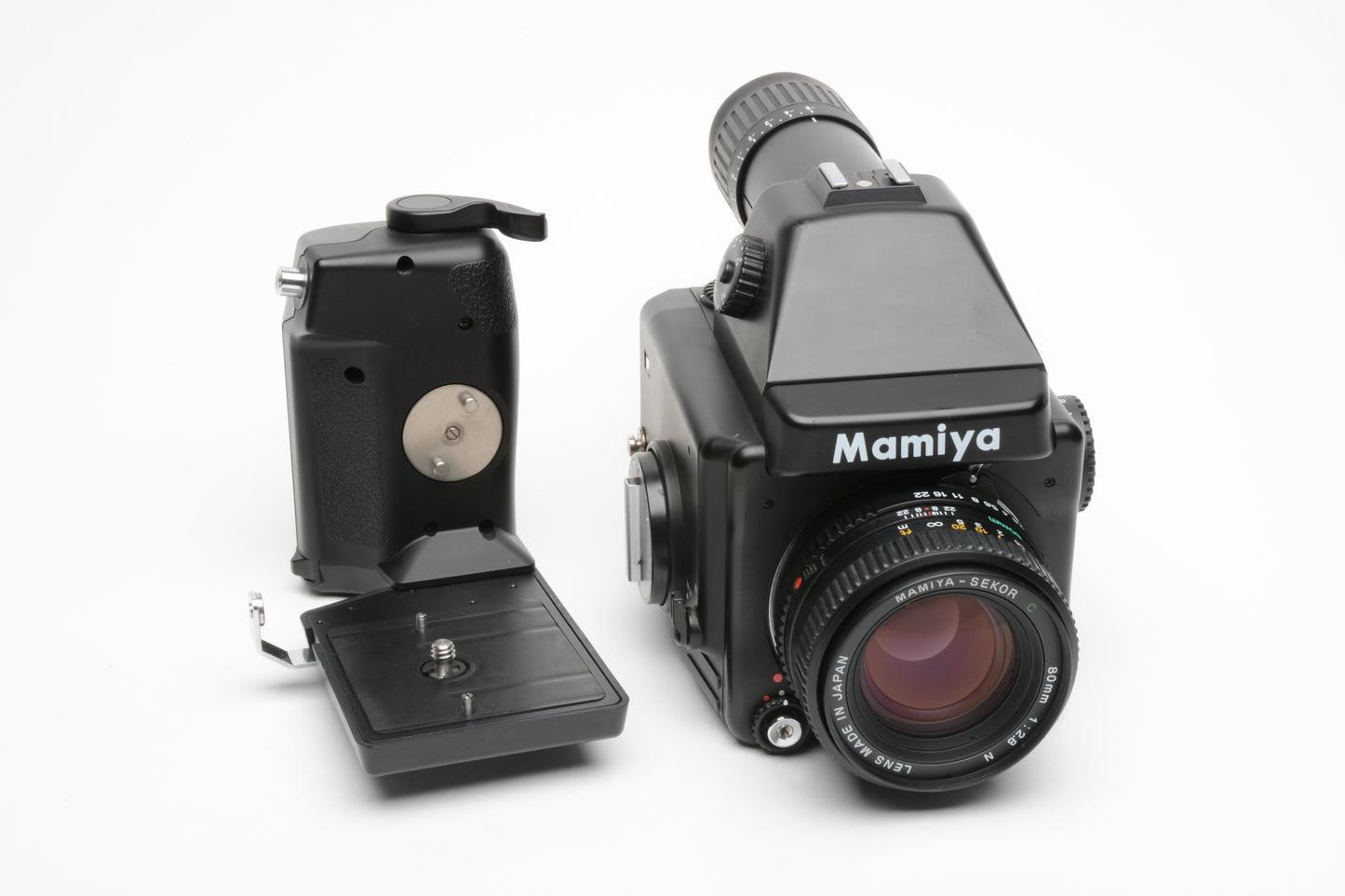 Mamiya 645E Medium format camera w/80mm f2.8 N lens, grip, 120 Insert, clean, tested