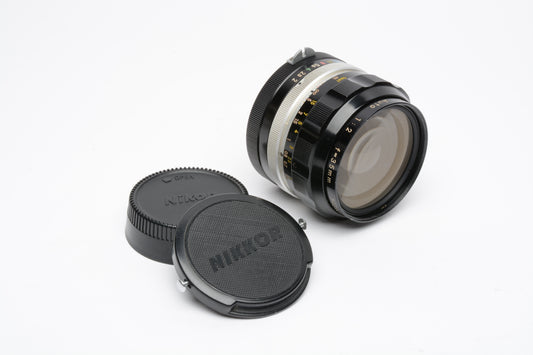 Nikon Nikkor-O 35mm F2 Non-AI prime wide lens, very clean and sharp! + Caps