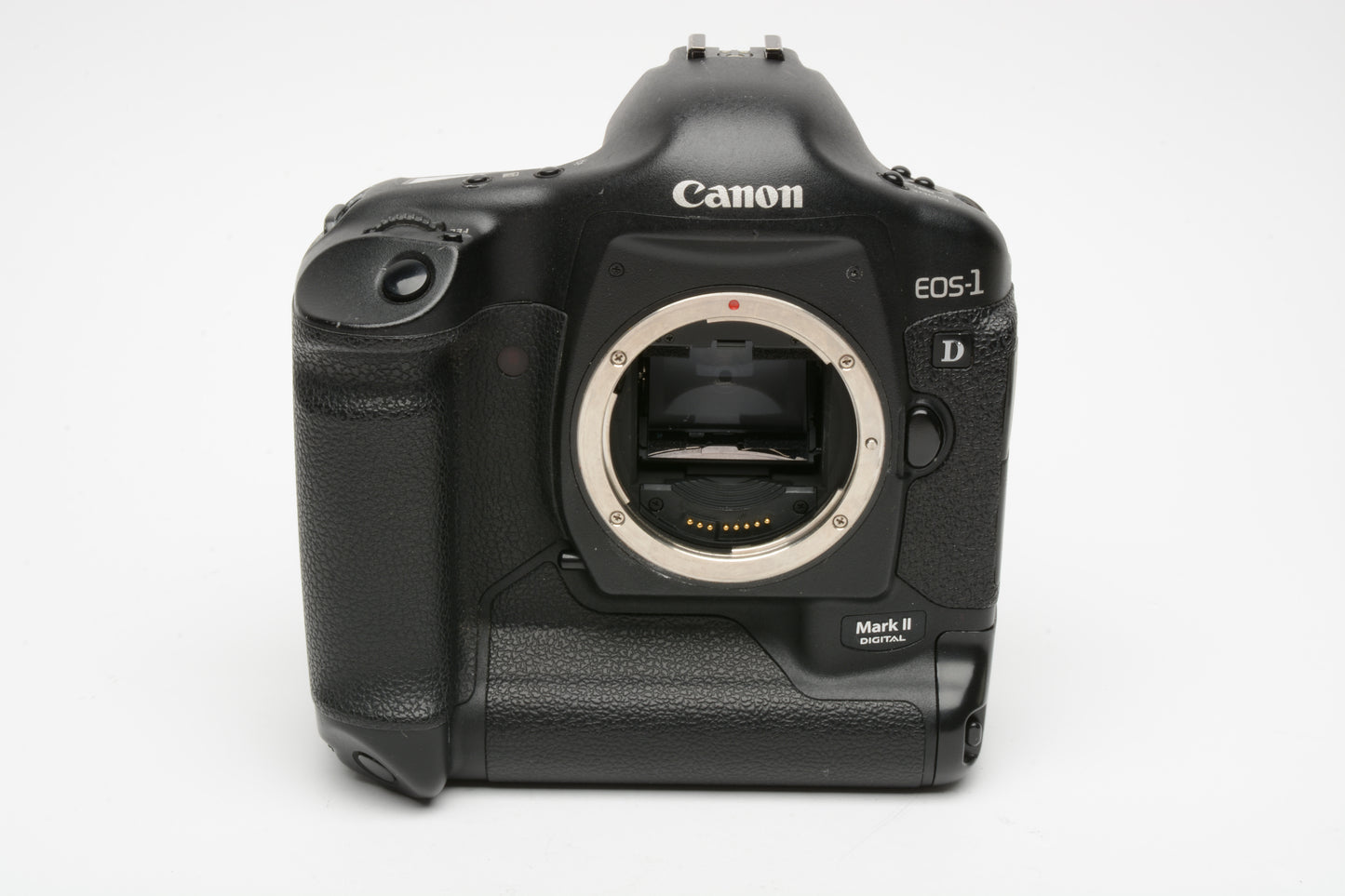 Canon EOS 1D Mark II Body, 2 batts+charger+cap, Only 11% use, tested, Great!