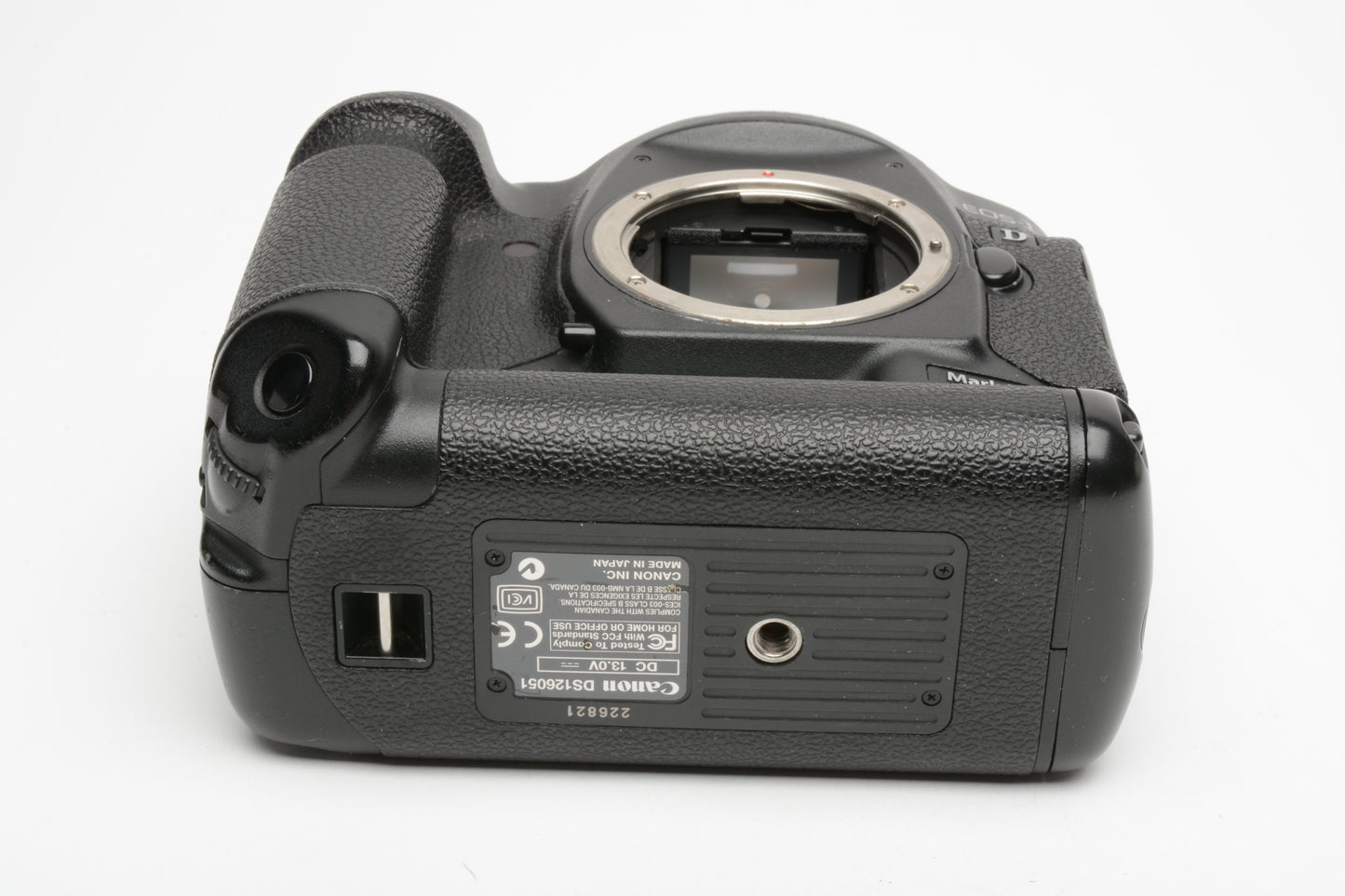 Canon EOS 1D Mark II Body, 2 batts+charger+cap, Only 11% use, tested, Great!