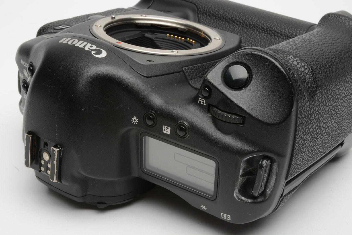 Canon EOS 1D Mark II Body, 2 batts+charger+cap, Only 11% use, tested, Great!