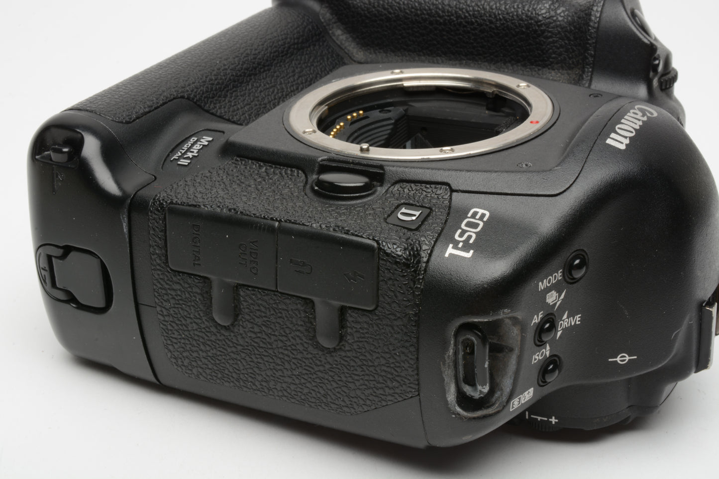 Canon EOS 1D Mark II Body, 2 batts+charger+cap, Only 11% use, tested, Great!