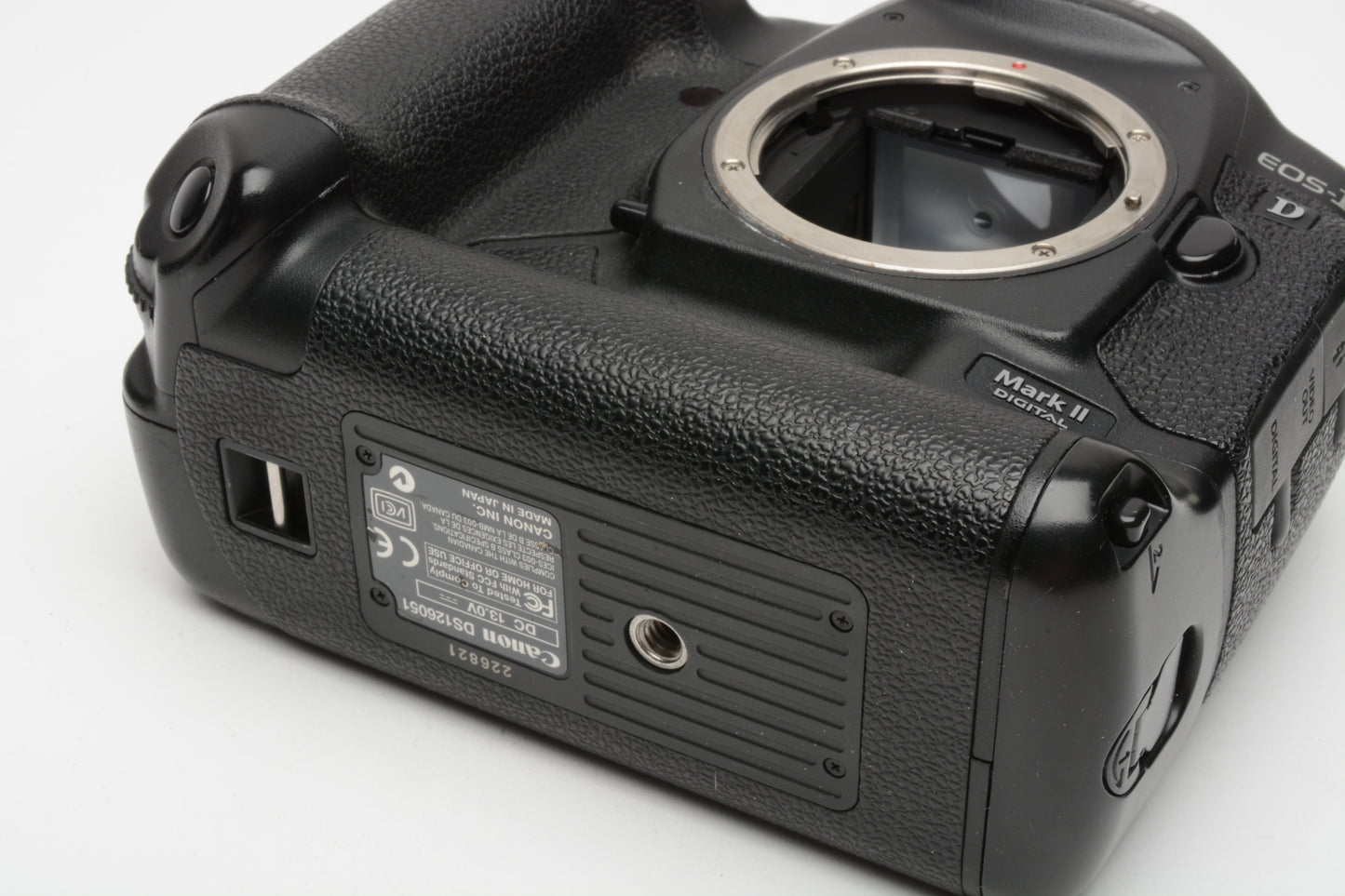 Canon EOS 1D Mark II Body, 2 batts+charger+cap, Only 11% use, tested, Great!