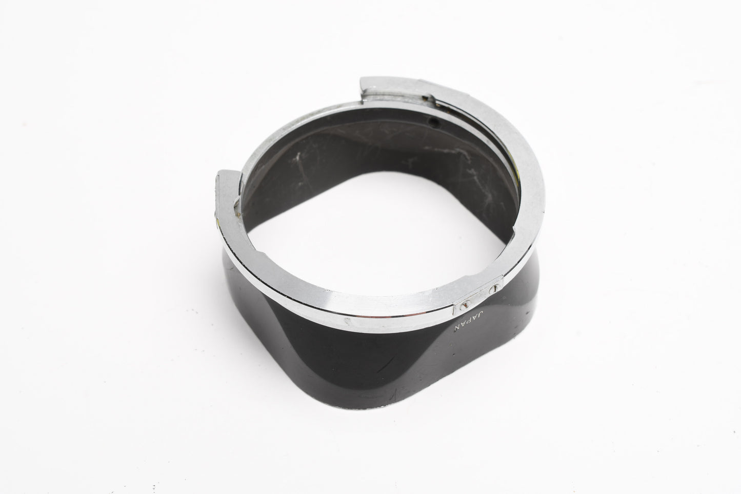 Walz Bay III lens hood for TLR, Clean