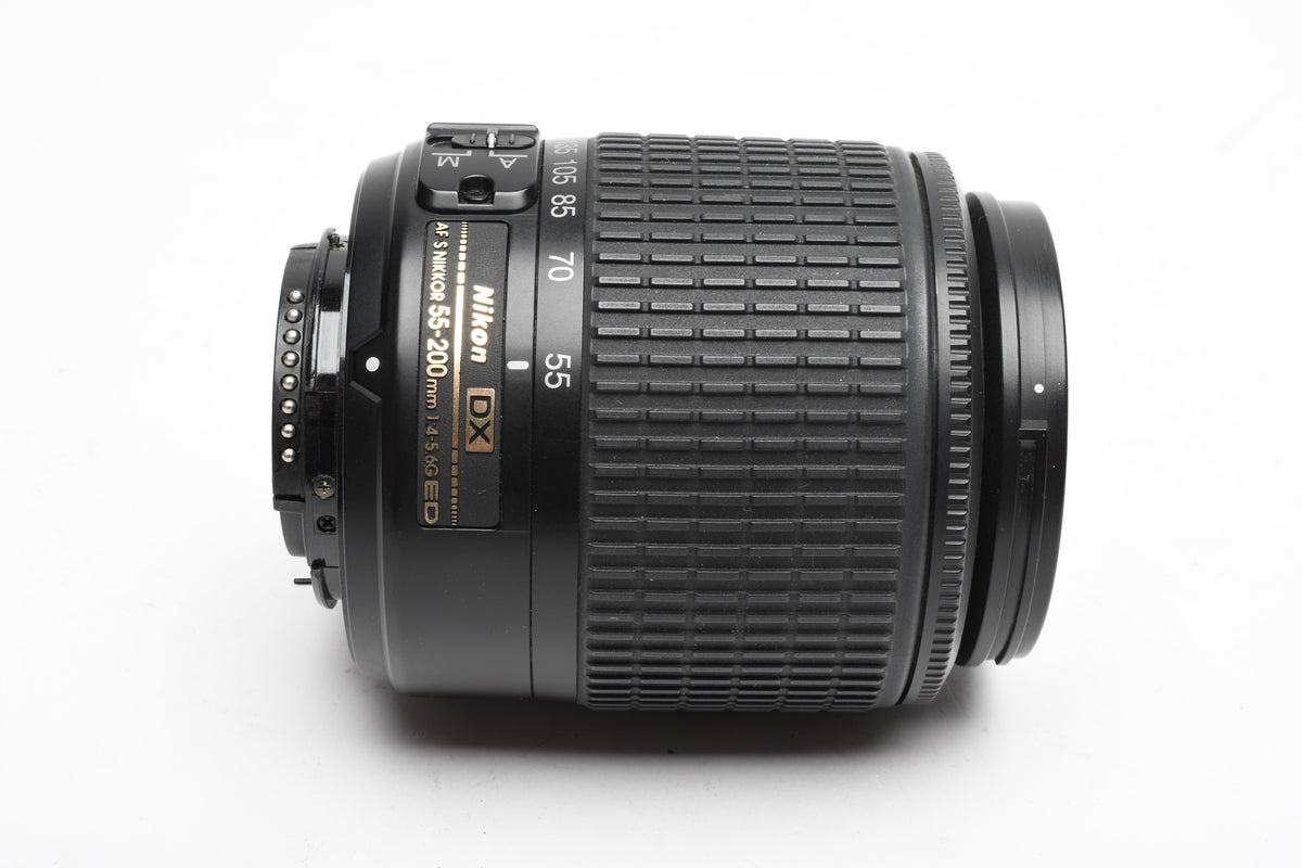 Nikon AF-S DX Nikkor ED 55-200mm F4-5.6G SWM zoom lens w/Caps, Hood, Pouch, Nice!