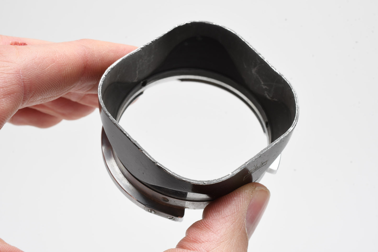 Walz Bay III lens hood for TLR, Clean