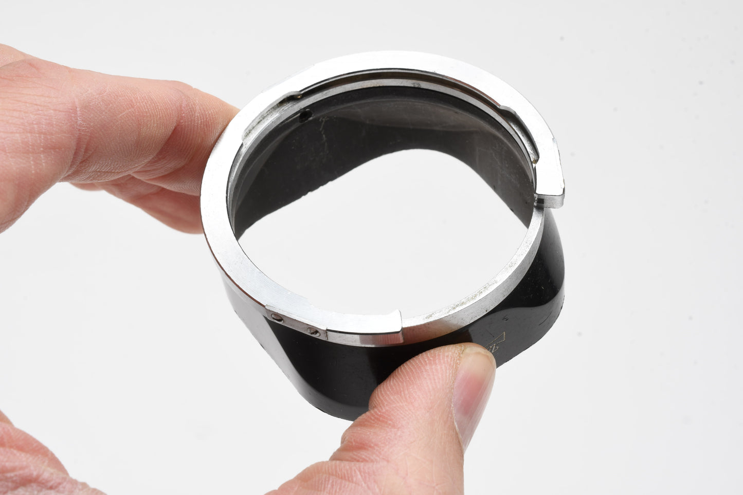 Walz Bay III lens hood for TLR, Clean