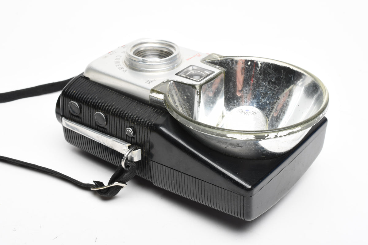 Kodak Brownie Starflash Vintage Camera w/M2 bulb, Nice collector