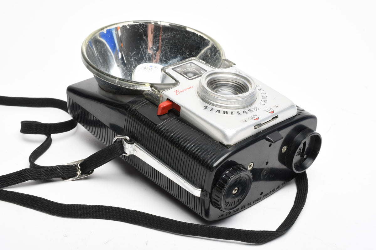 Kodak Brownie Starflash Vintage Camera w/M2 bulb, Nice collector