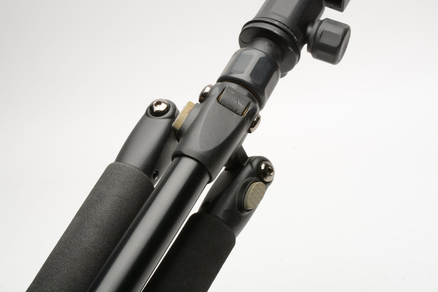 Ravelli tripod w/Ball head and QR plate, ~55" extended, 24" folded