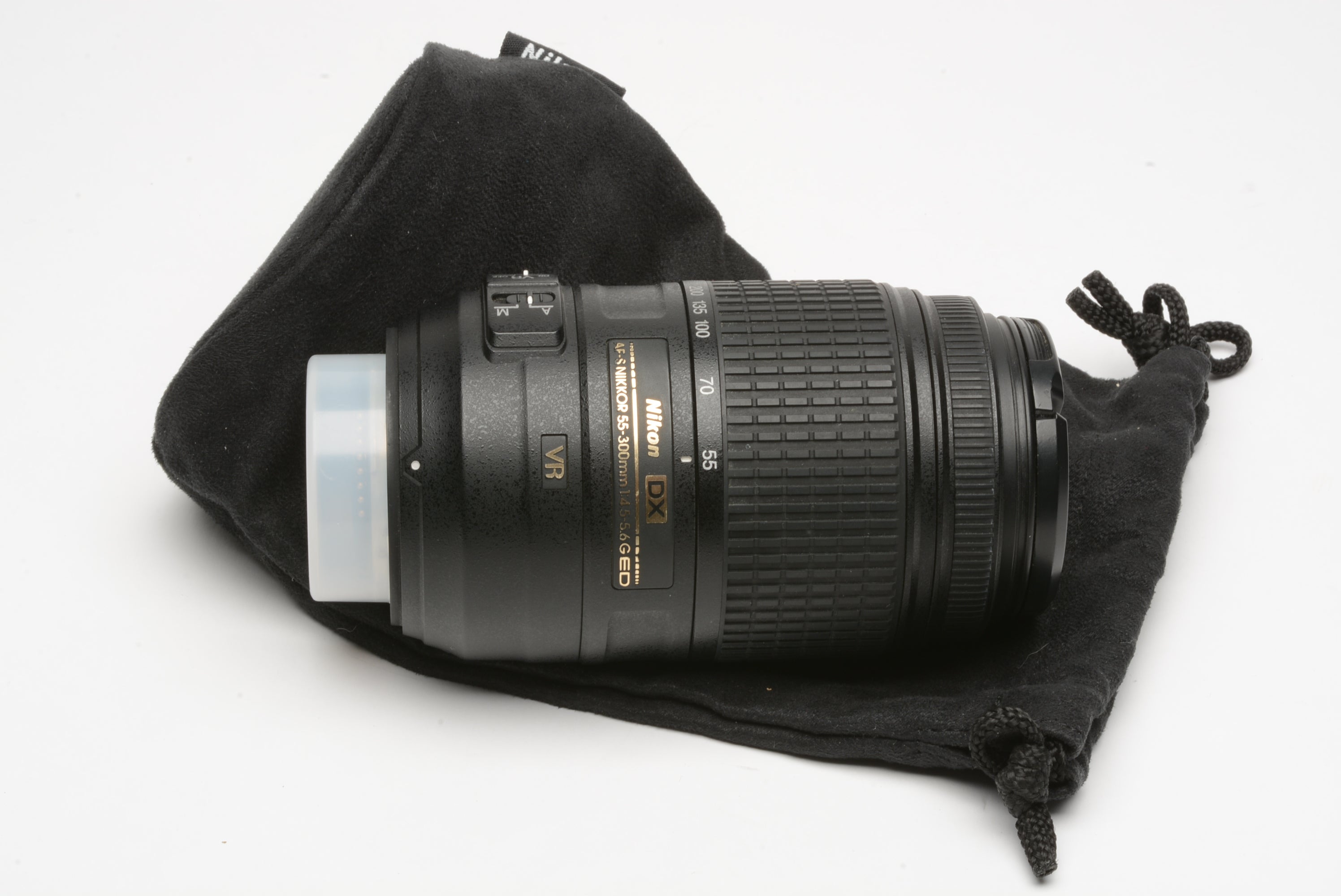 Nikon ED AF-S VR Nikkor 55-300mm f4.5-5.6 G ED FX lens, caps