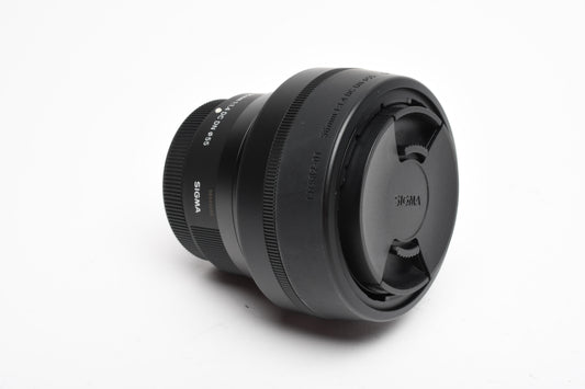 Sigma 56mm f1.4 DC DN C lens for X-Mount w/Hood and caps, Great!