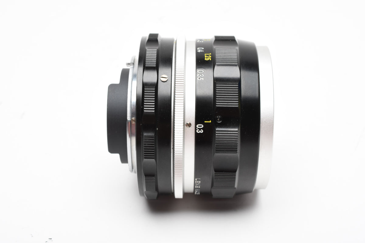 Nikon Nikkor-S 35mm f2.8 Non-Ai wide lens w/jewel case and cap, Great!