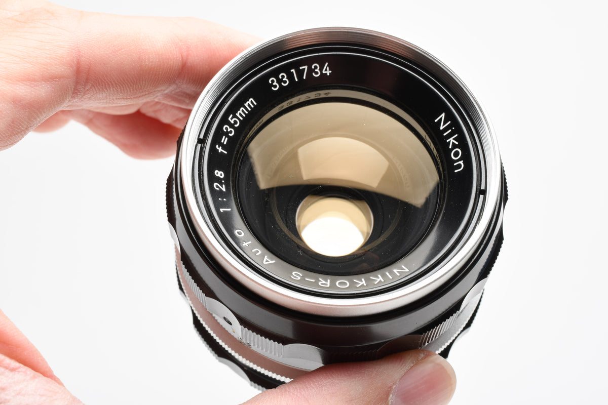 Nikon Nikkor-S 35mm f2.8 Non-Ai wide lens w/jewel case and cap, Great!