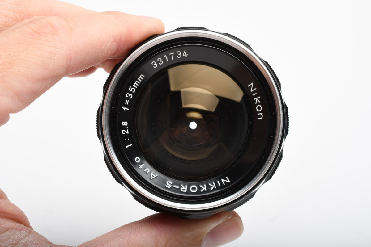 Nikon Nikkor-S 35mm f2.8 Non-Ai wide lens w/jewel case and cap, Great!