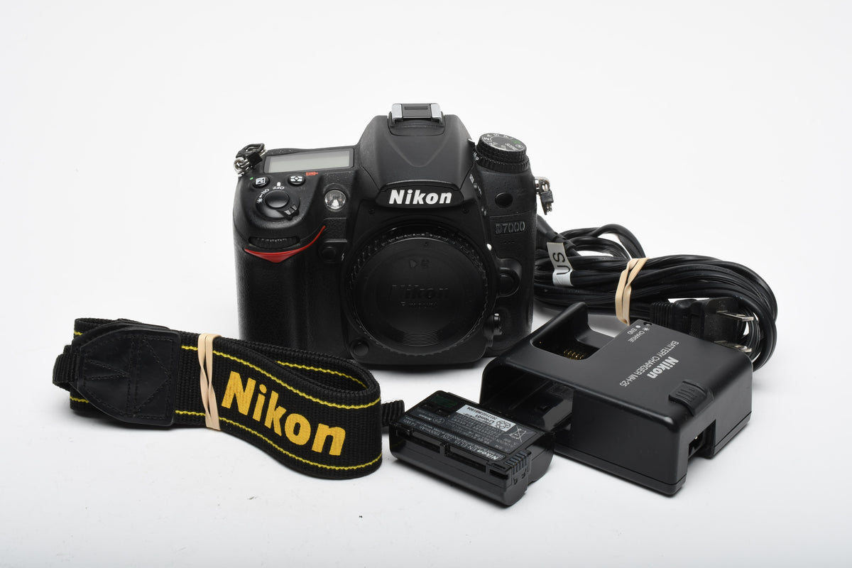 Nikon D7000 16.2MP DSLR, batt, charger, Only 7356 Acts! Very clean, light use