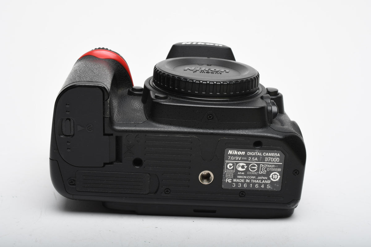 Nikon D7000 16.2MP DSLR, batt, charger, Only 7356 Acts! Very clean, light use