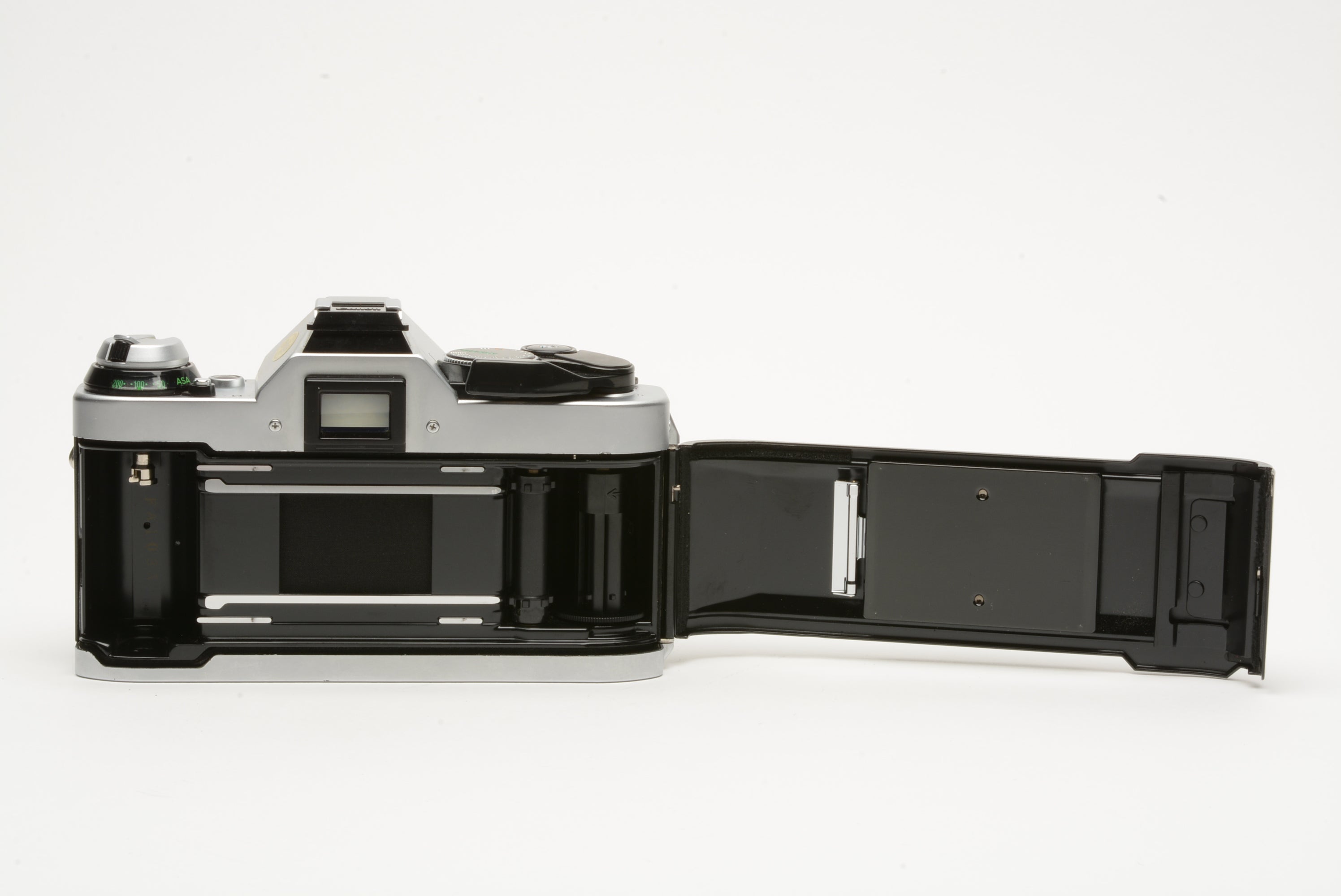 Canon AE-1 Program w/Rokinon 28-80mm f3.5-4.5 macro zoom FD lens