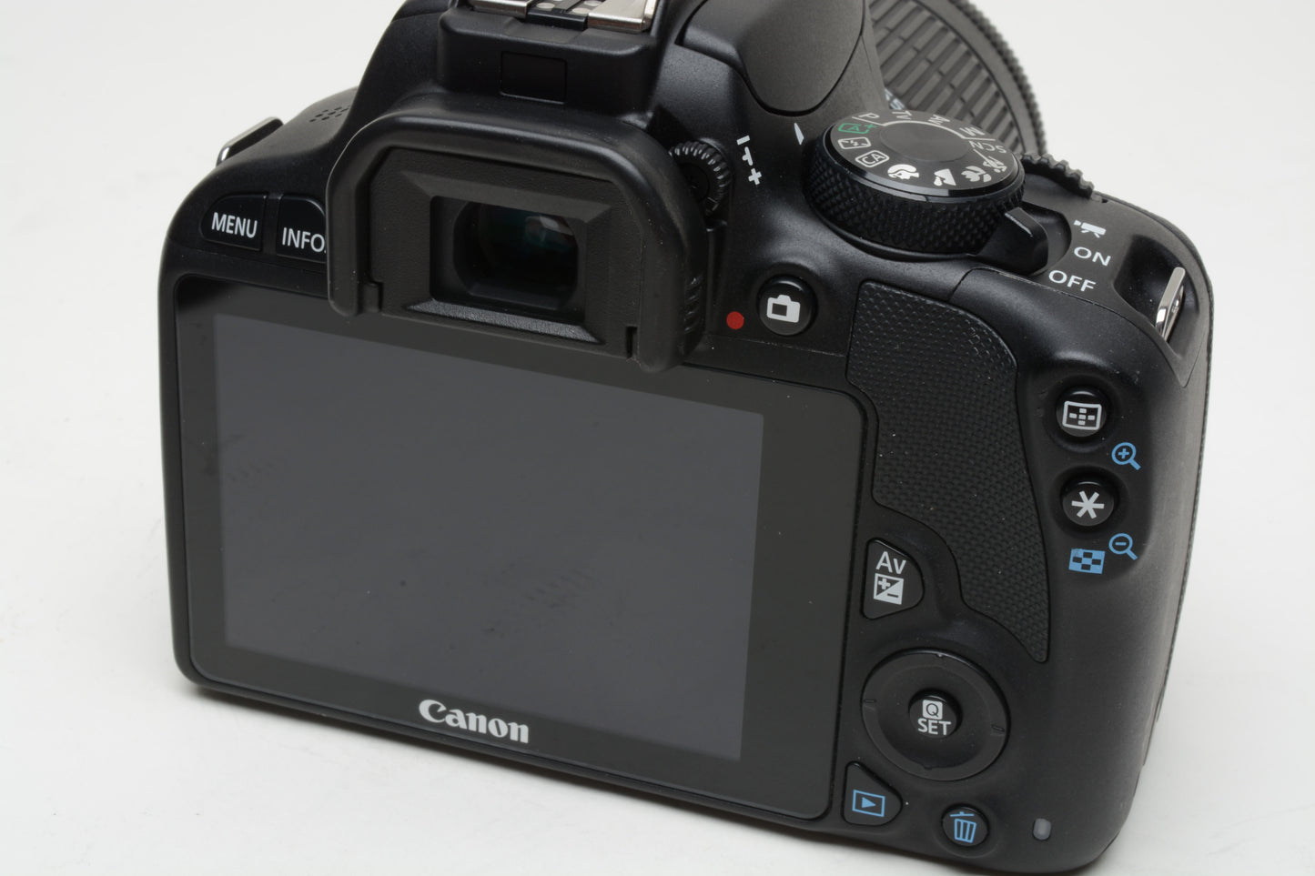 Canon Rebel SL1 DSLR w/18-55mm. f3.5-5.6 IS STM zoom, case, batt+charger+manuals