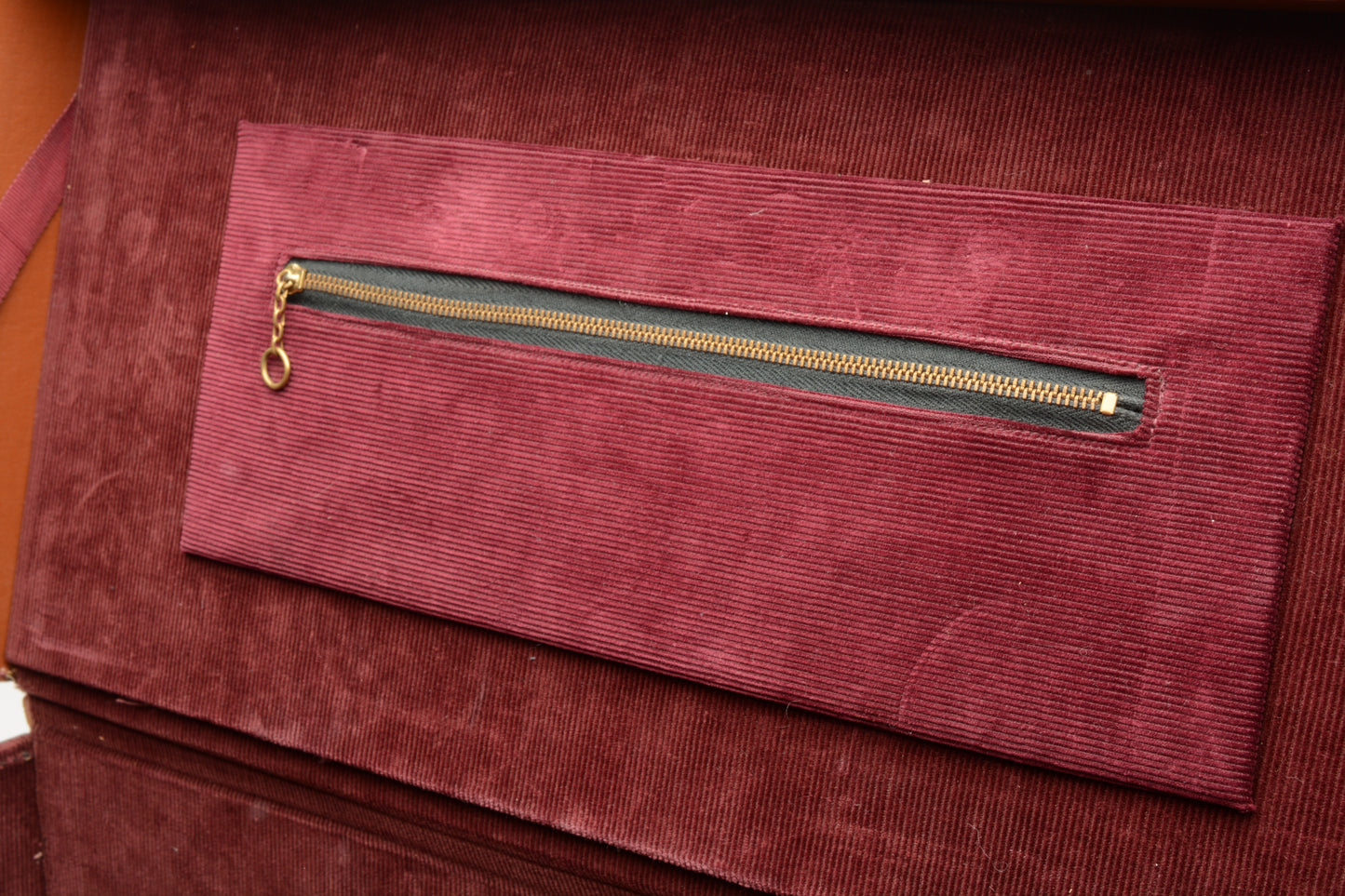 Linhof leather 4x5 case measures ~18 x 8.5 x 10.5", Very nice & clean