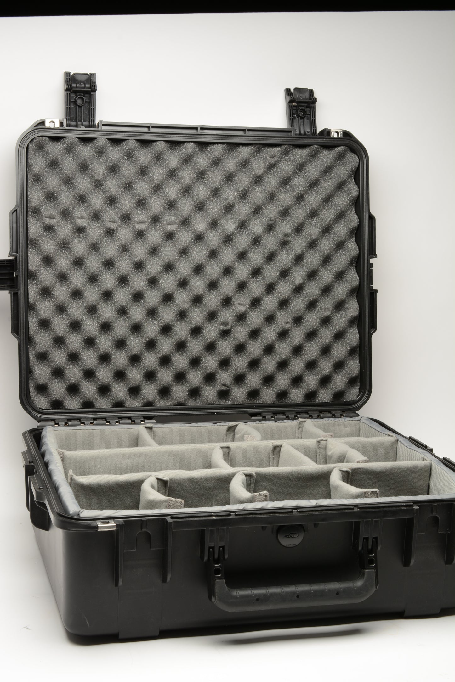 SKB iSeries 2217-8 Waterproof Case w/Gray Dividers, Great Quality!
