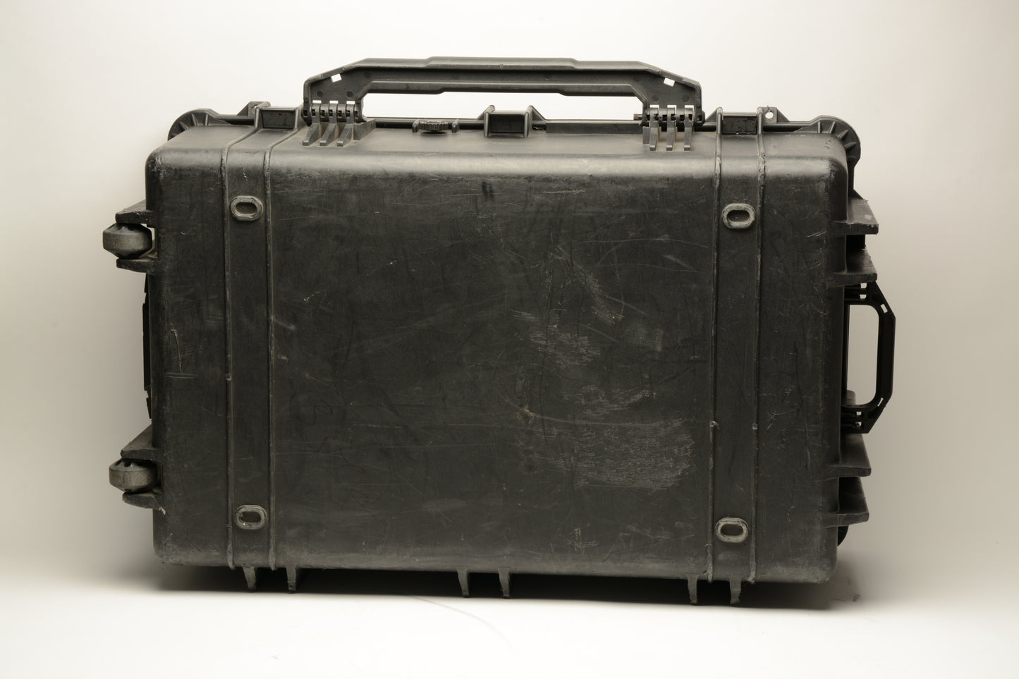 Pelican 1650 wheeled Black Equipment Case Measures ~32x21x13" (Black)