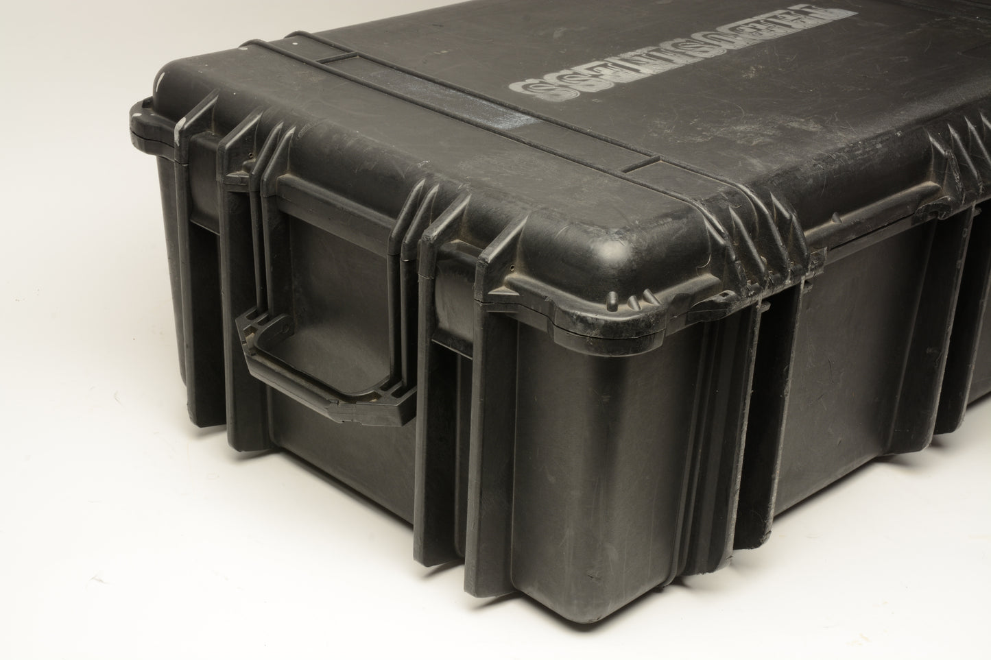 Pelican 1650 wheeled Black Equipment Case Measures ~32x21x13" (Black)