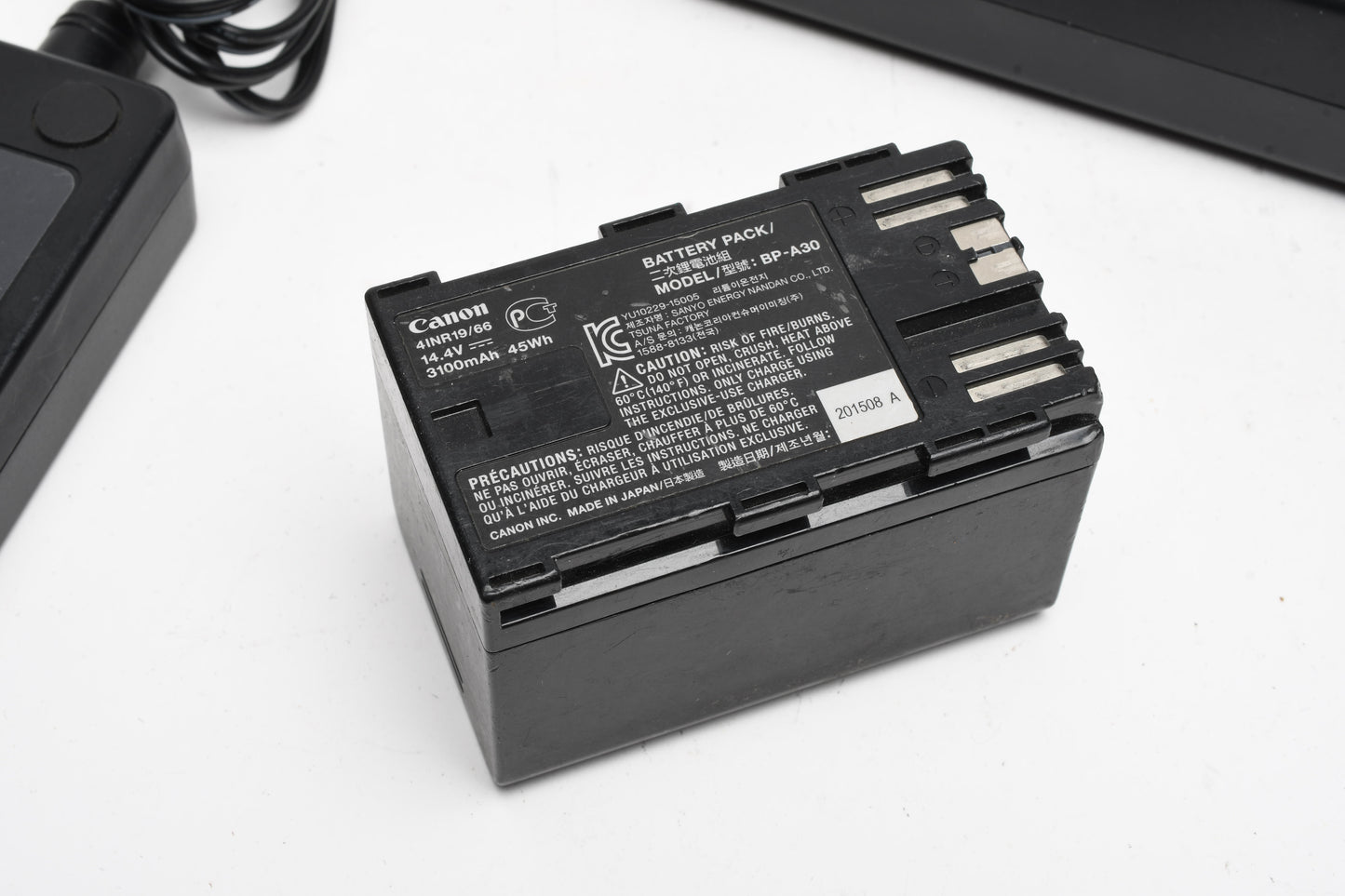 Canon CG-A20 battery charger w/ BP-A30 battery, great condition