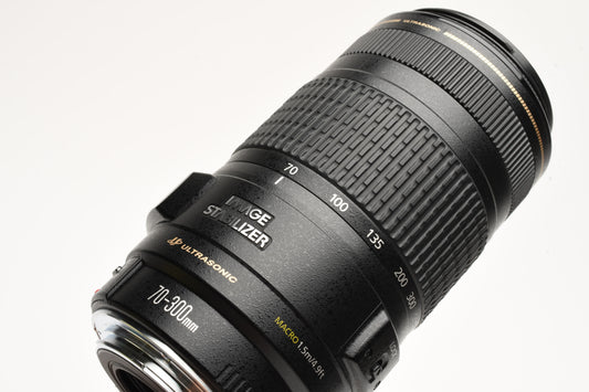 Canon EF 70-300mm f4-5.6 IS USM zoom lens, caps, hood, light use, great!