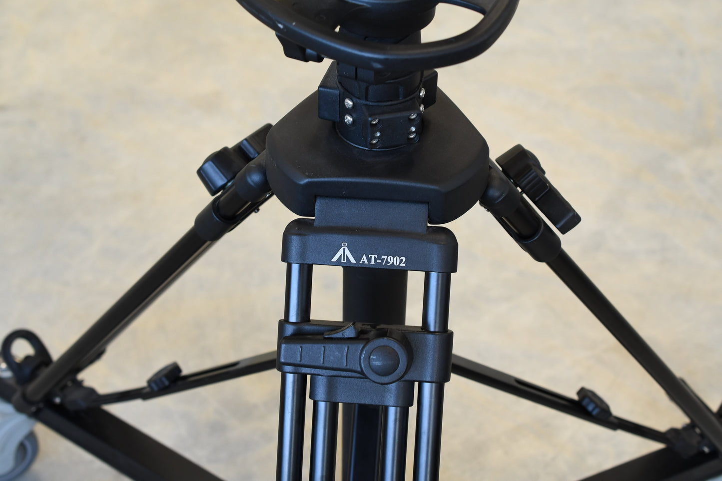 E-Image Air-Controlled Pedestal Tripod Kit, Very nice, clean, Great!