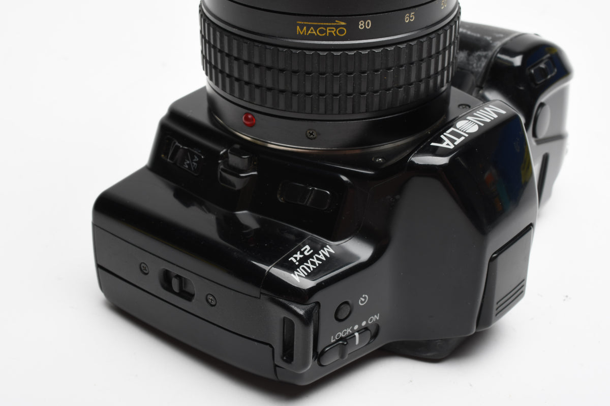 Minolta Maxxum 2xi w/28-80mm F3.5-4.5 Lens w/ skylight filter, Bargain, Read*