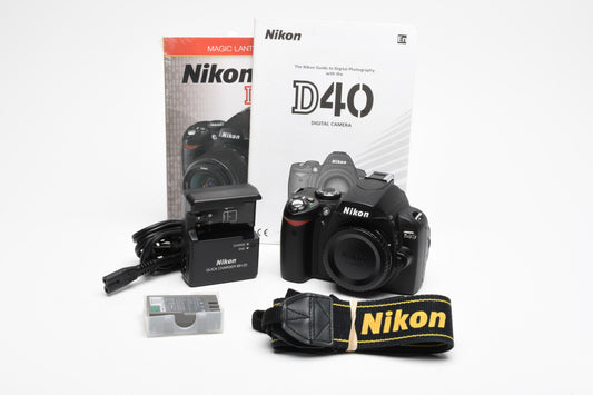 Nikon D40 DSLR body, batt+charger, ONLY 693 Acts!! Great