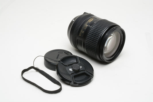 Nikon AF-S Nikkor 18-300mm f3.5-5.6G ED VR DX zoom, caps, clean and sharp!