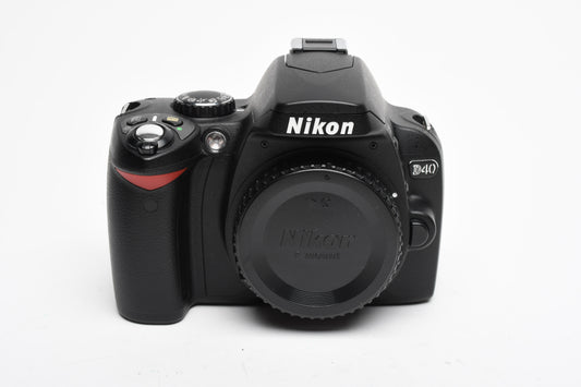 Nikon D40 DSLR body, batt+charger, ONLY 693 Acts!! Great