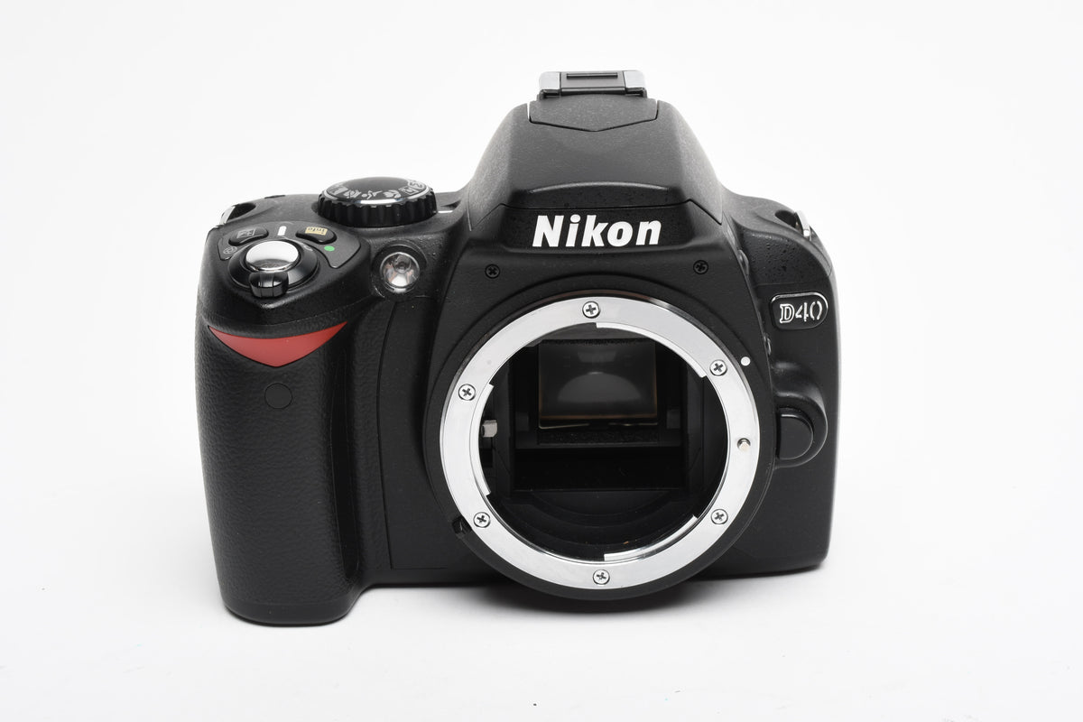 Nikon D40 DSLR body, batt+charger, ONLY 693 Acts!! Great