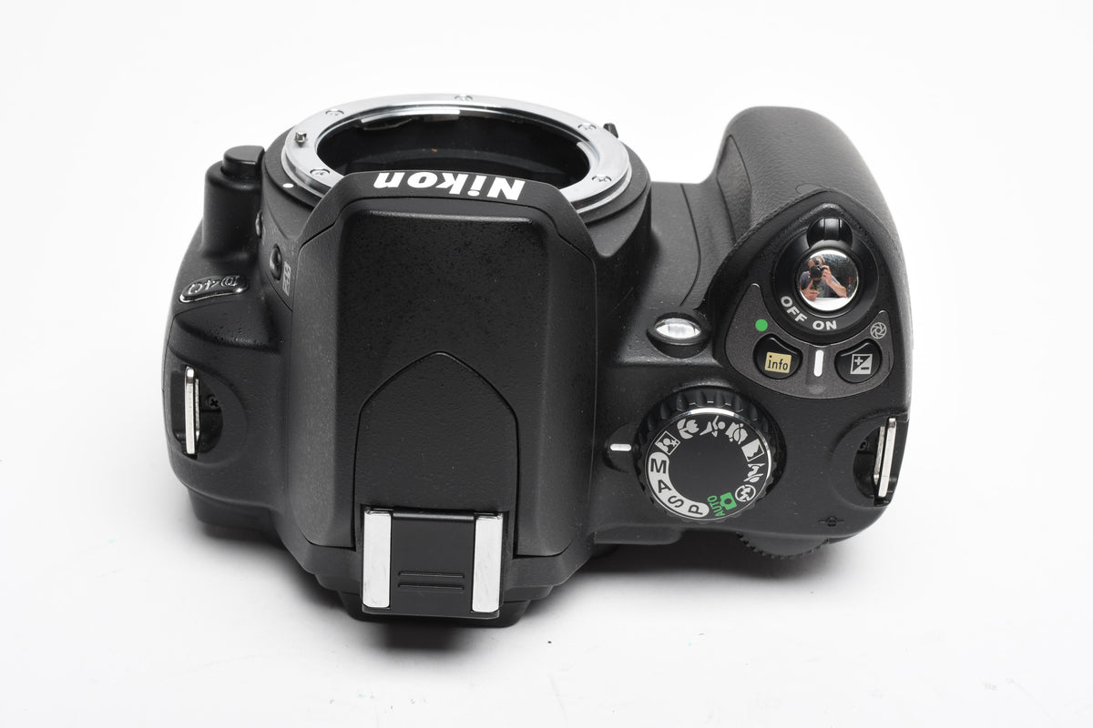 Nikon D40 DSLR body, batt+charger, ONLY 693 Acts!! Great