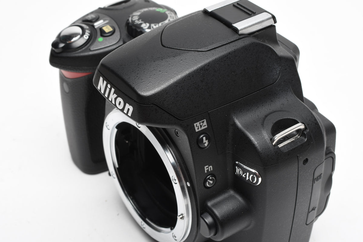 Nikon D40 DSLR body, batt+charger, ONLY 693 Acts!! Great
