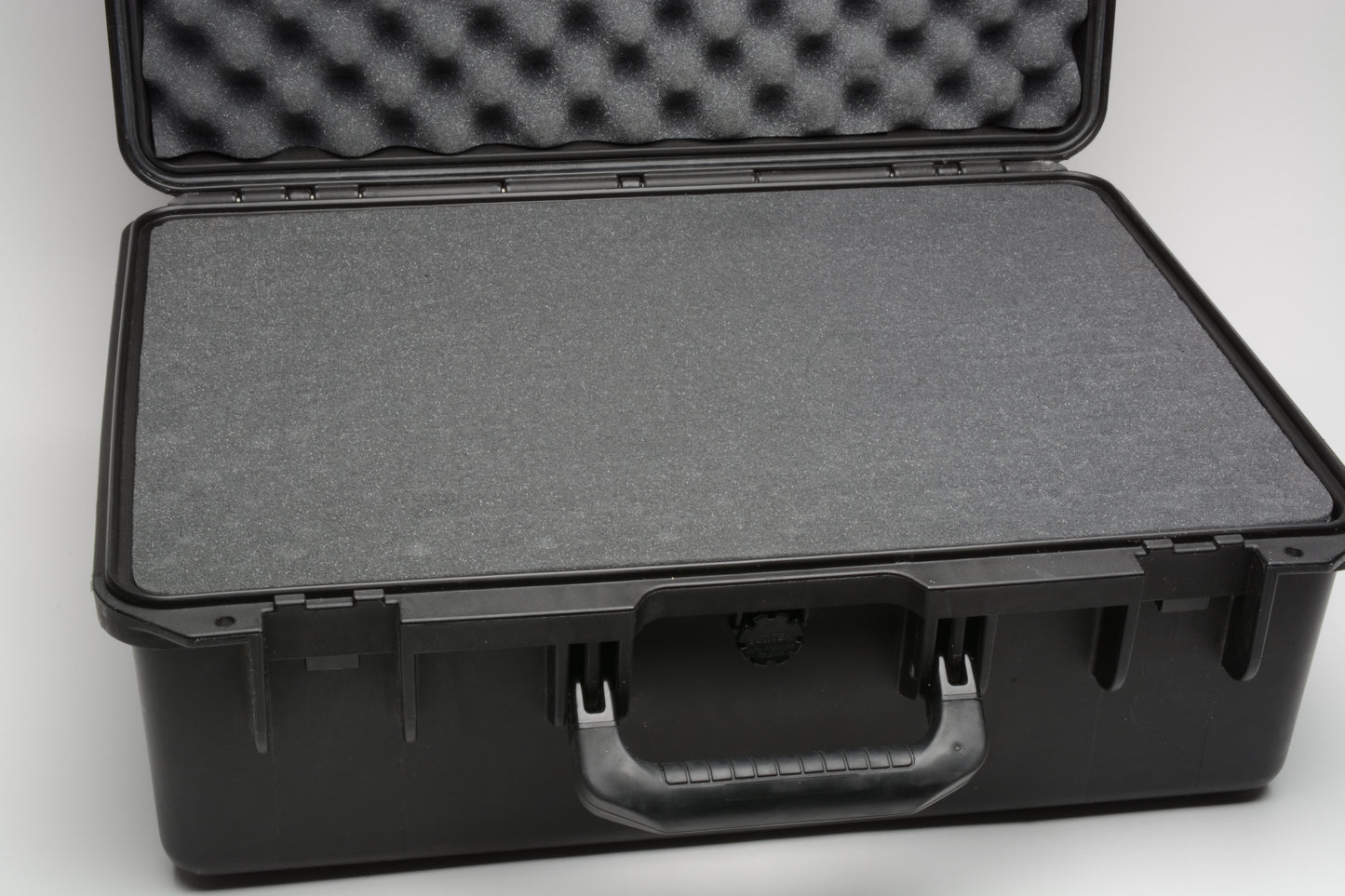 Pelican iM2600 (Black) hard case, new foam, very clean, light external marks