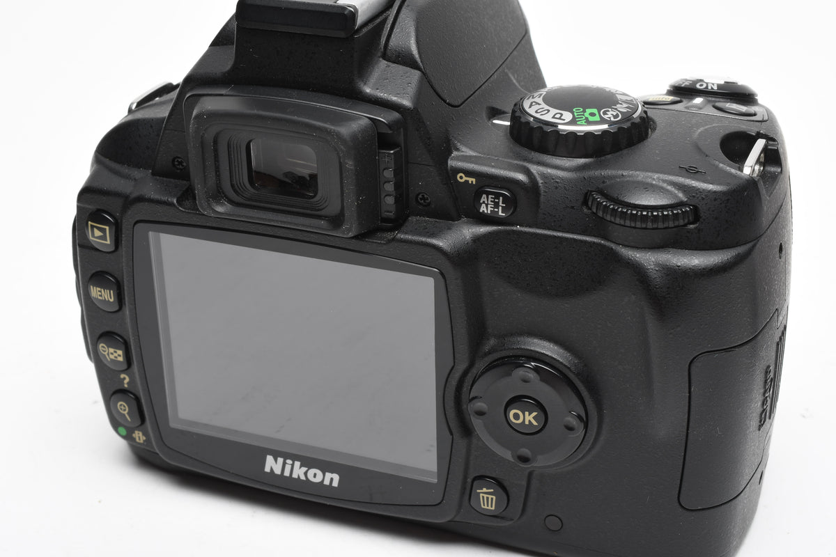 Nikon D40 DSLR body, batt+charger, ONLY 693 Acts!! Great