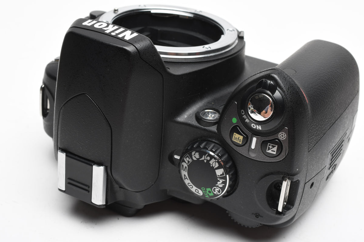 Nikon D40 DSLR body, batt+charger, ONLY 693 Acts!! Great