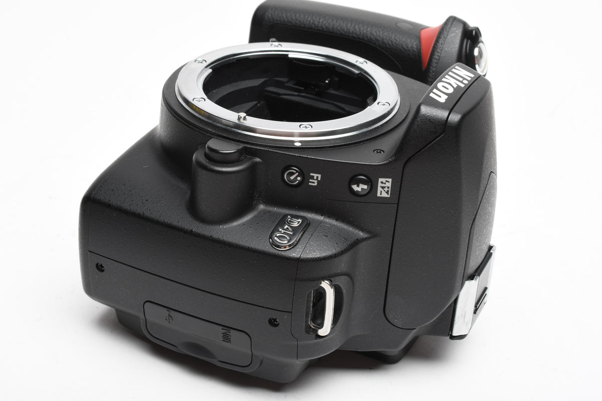 Nikon D40 DSLR body, batt+charger, ONLY 693 Acts!! Great