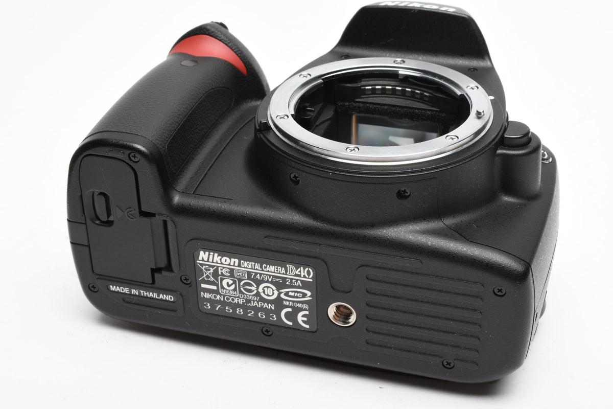 Nikon D40 DSLR body, batt+charger, ONLY 693 Acts!! Great