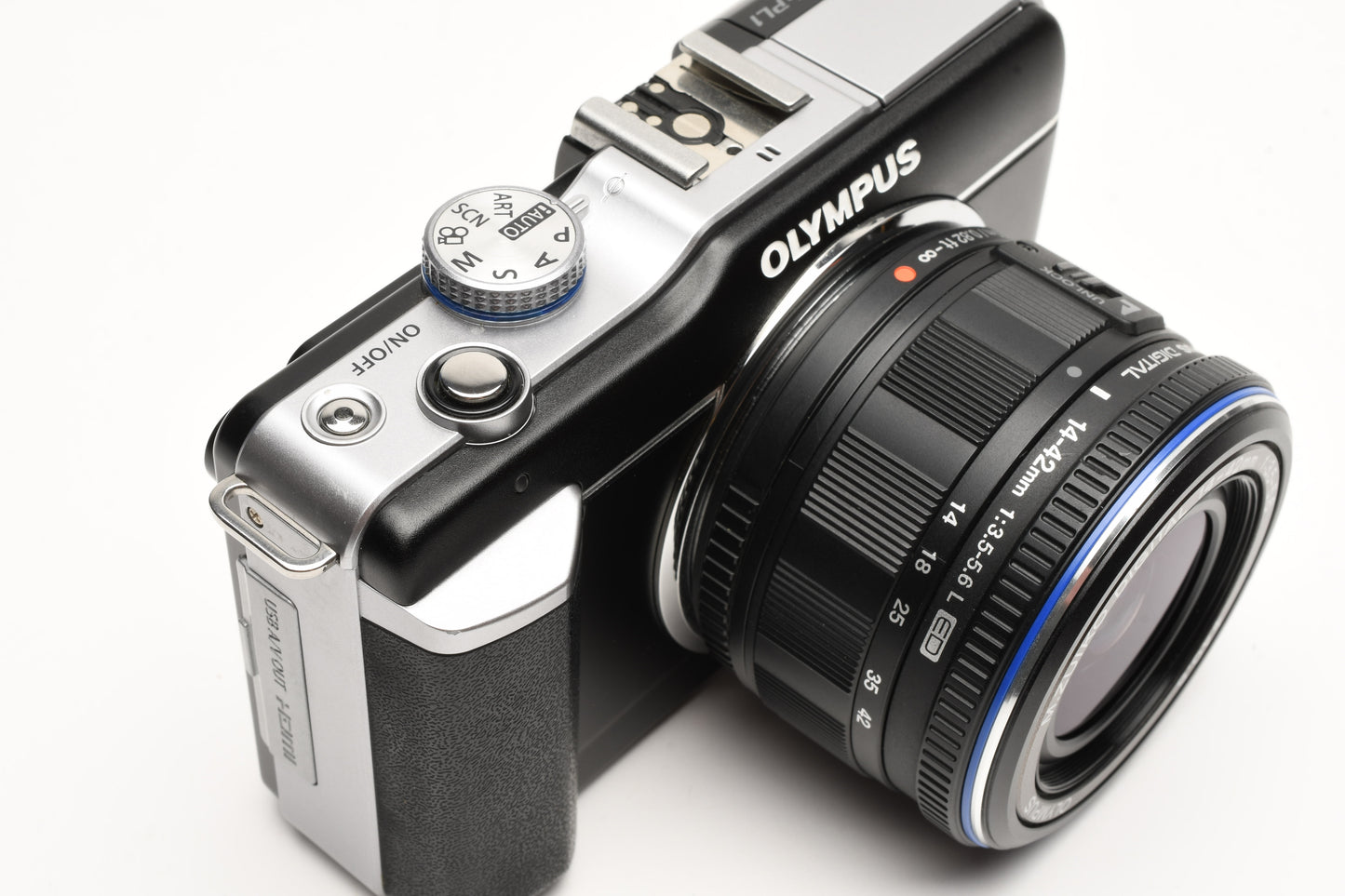 Olympus E-PL1 double zoom w/14-42mm, 40-150mm, VF-2, Mint-, Boxed