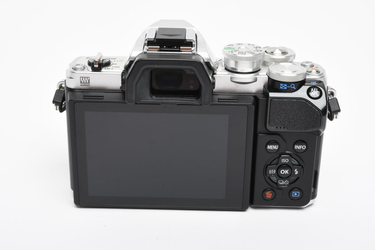Olympus OM-D E-M10 III Chrome body w/14-42mm f3.5-5.6 lens, Very clean, fully tested