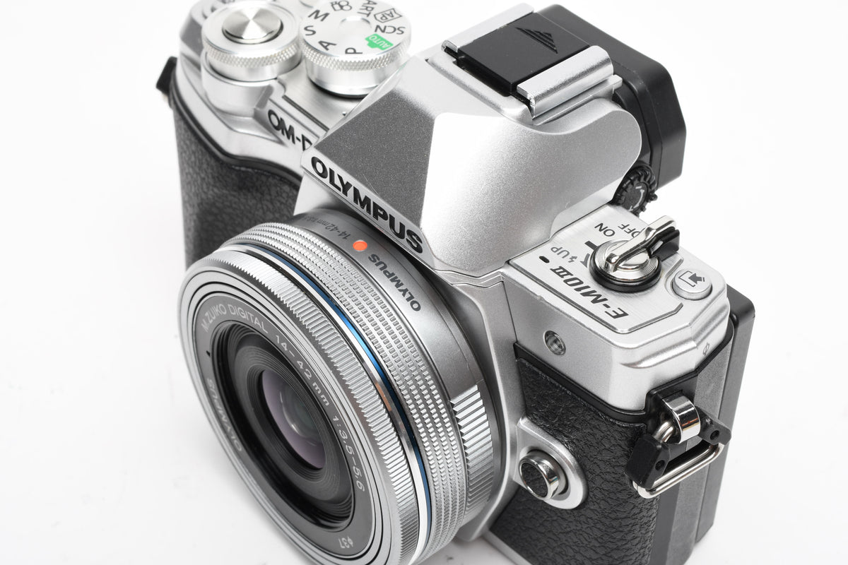 Olympus OM-D E-M10 III Chrome body w/14-42mm f3.5-5.6 lens, Very clean, fully tested