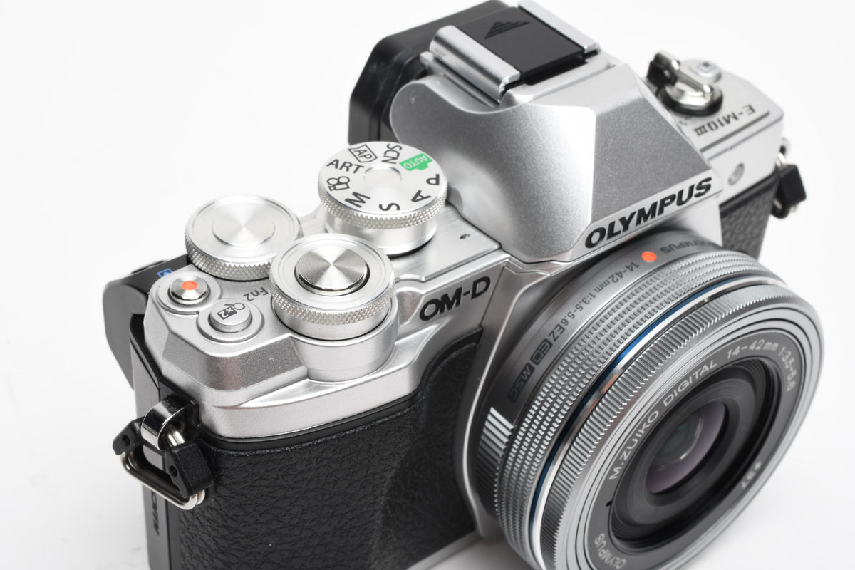 Olympus OM-D E-M10 III Chrome body w/14-42mm f3.5-5.6 lens, Very clean, fully tested